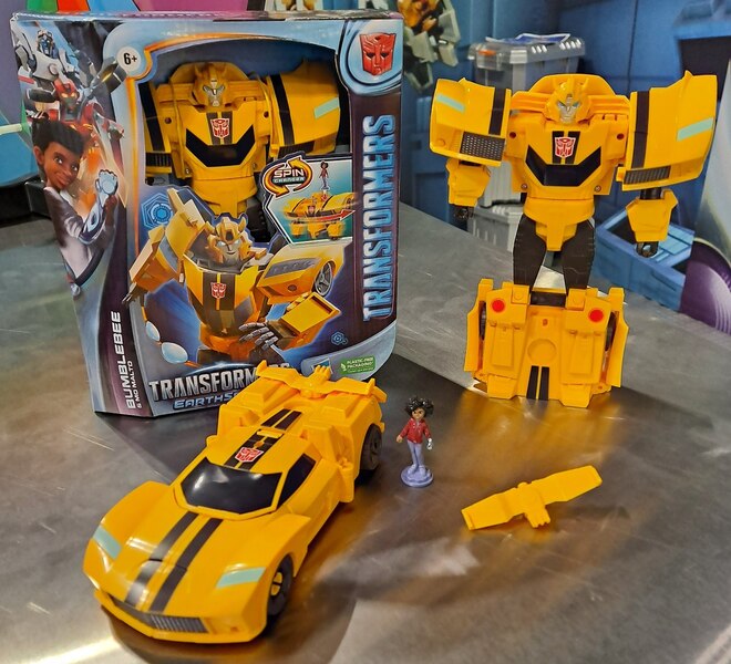 Image Of Transformers Earthspark Bumblebee In Package  (6 of 49)
